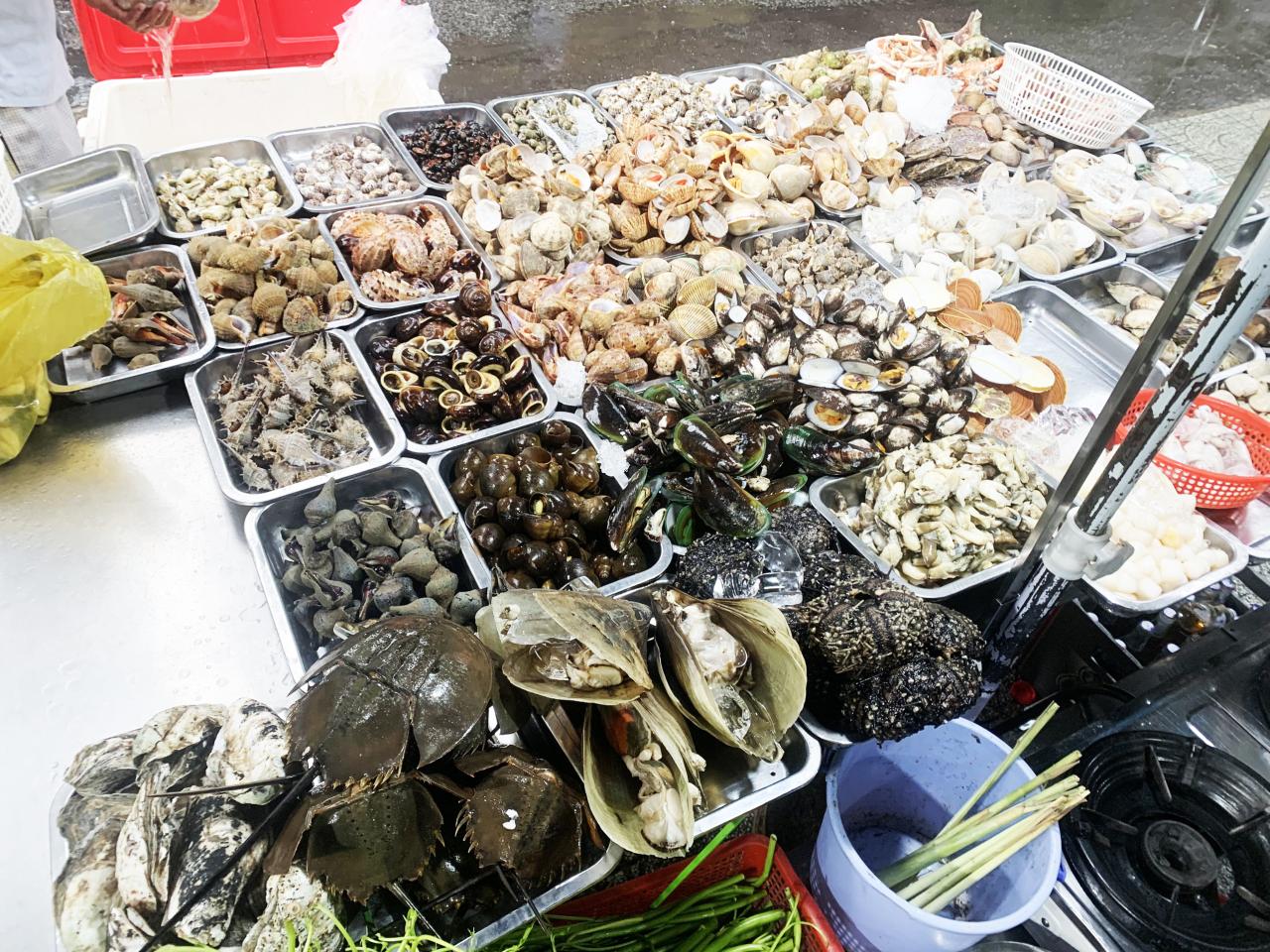 Các món hải sản tươi ngon tại chợ Tân Phụng