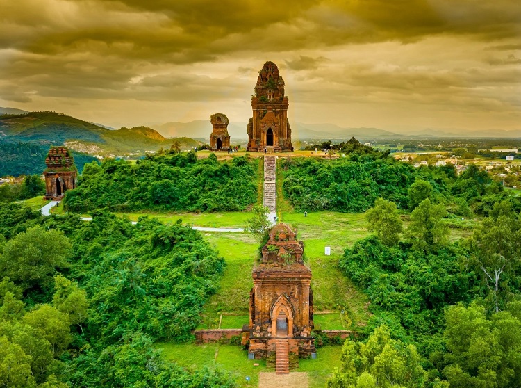 Tháp Bánh Ít Bình Định – Độc đáo nét đẹp văn hóa Chăm Pa